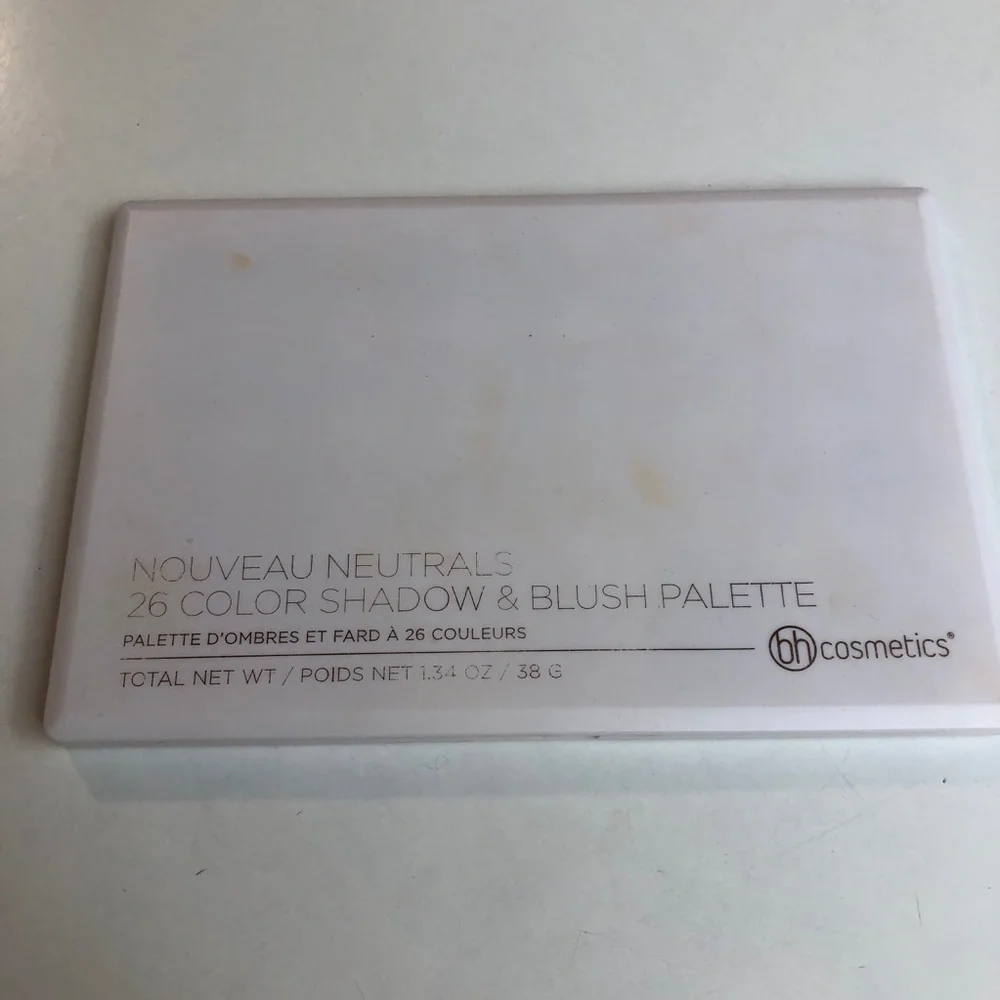 BH Cosmetics Nouveau Neutrals 26 Color Shadow & Blush Palette